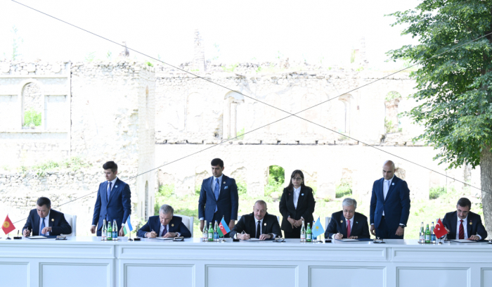   Choucha : Signature de la Déclaration du Karabagh du sommet informel de l