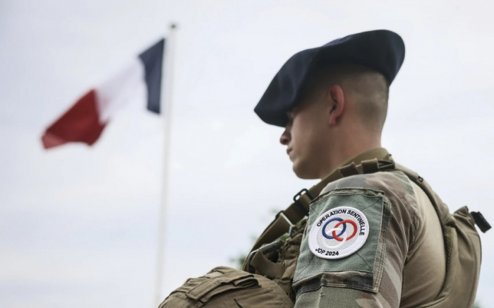   Ein bewaffneter Mann hat in Paris einen Soldaten angegriffen  