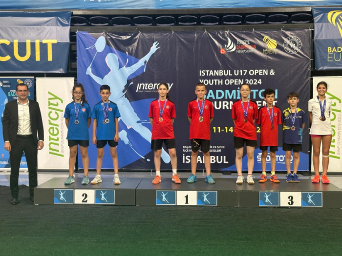 Los jugadores de bádminton de Azerbaiyán obtienen medallas de bronce en el torneo internacional