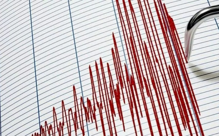   Erdbebensensoren sind in der Überwachungsstation der seismischen Station in Schuscha angebracht  