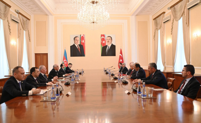 Ali Assadov rencontre le président de la Cour constitutionnelle de Türkiye