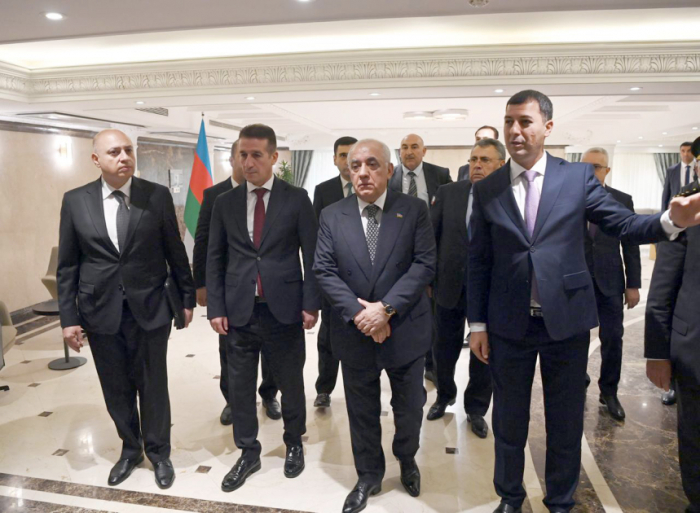  El Primer Ministro de Azerbaiyán visitó la Embajada de Azerbaiyán en Irán 