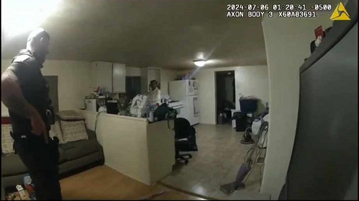       ABŞ-də polis qəddarlığı:    Qadın evində güllələndi |  VIDEO     
