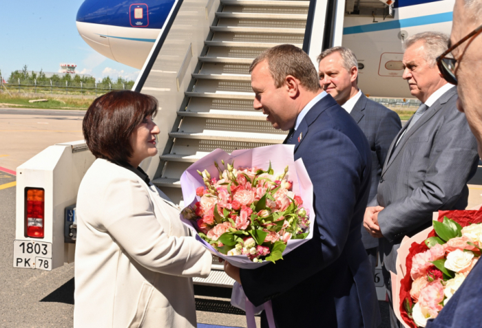 Presidenta de Milli Majlis llegó en una visita de trabajo a Rusia