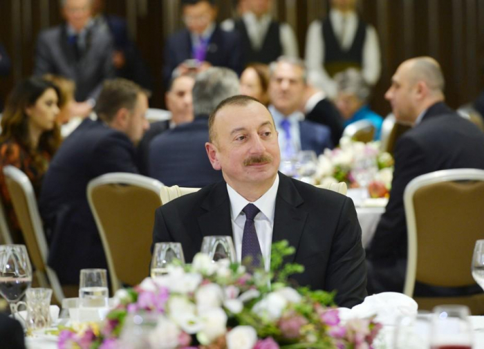   Presidente Ilham Aliyev asiste a la recepción oficial organizada en honor de los participantes de la Cumbre en Oxford  