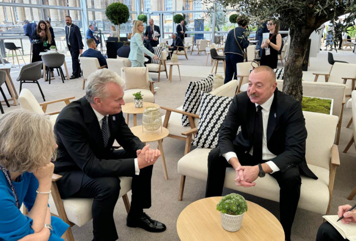   Presidente de Azerbaiyán se reunió con el presidente de Lituania en Oxford  