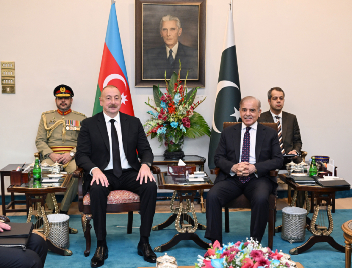 Ilham Aliyev et Shehbaz Sharif tiennent une réunion restreinte à Islamabad