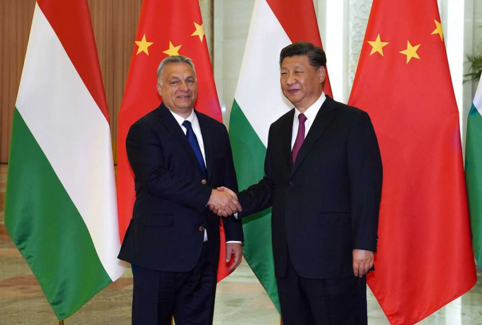 Chine : Le premier ministre hongrois Orban rend une visite surprise au président Xi Jinping