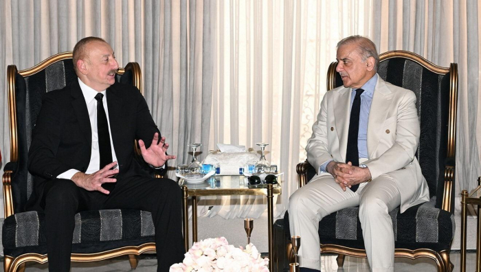  Ilham Aliyev se reunió con Shahbaz Sharif 