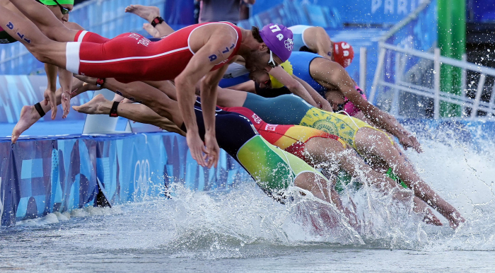 Paris Olympics cancels open water training amid Seine pollution woes