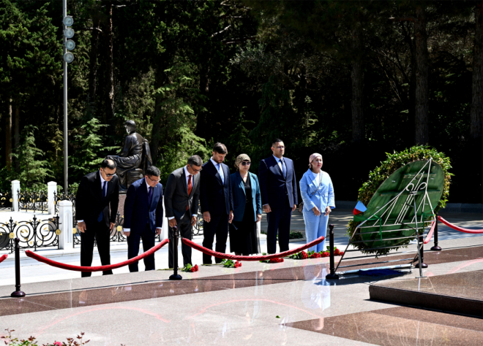 Delegation of Kazakh Senate of Parliament pays tribute to National Leader Heydar Aliyev and Azerbaijani martyrs