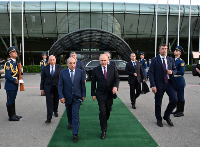 Vladimir Poutine termine sa visite d’Etat en Azerbaïdjan