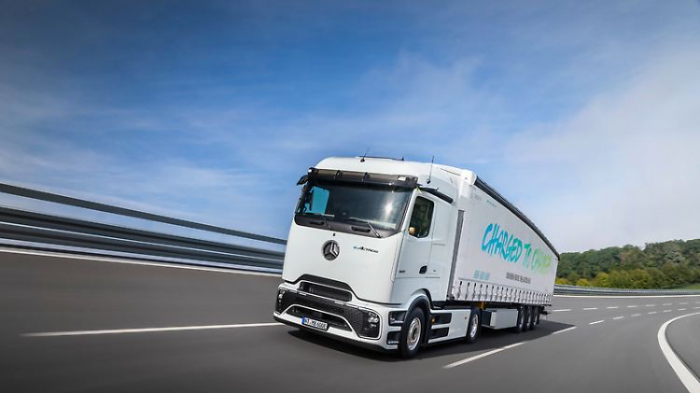   Mercedes startet den ersten E-Fernlaster eActros600  