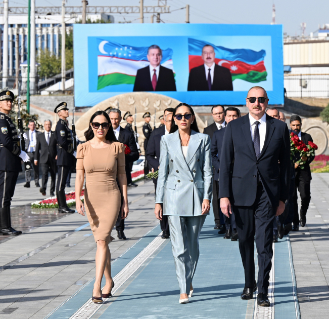 Azerbaijani President pays tribute to National Leader Heydar Aliyev in Tashkent