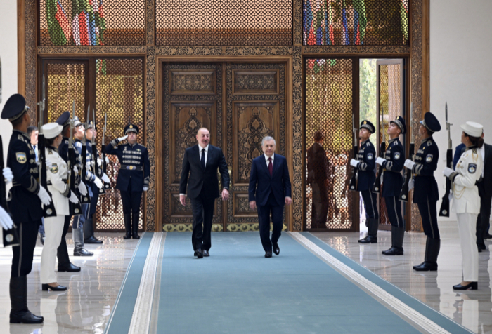 Cérémonie d’accueil officiel du président azerbaïdjanais à Tachkent