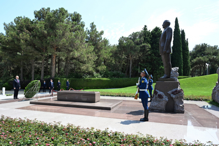  Russian President Putin visits grave of National Leader Heydar Aliyev 