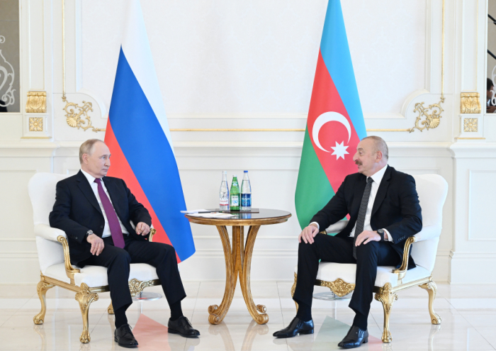 Presidents of Azerbaijan and Russia hold limited-format meeting