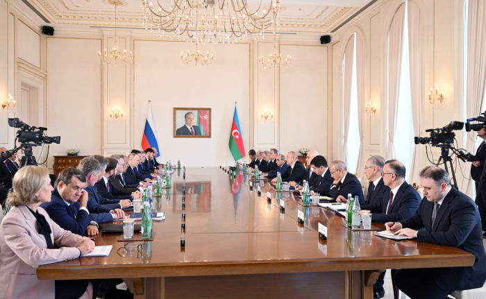  Expanded meeting between Azerbaijani and Russian Presidents kicks off 