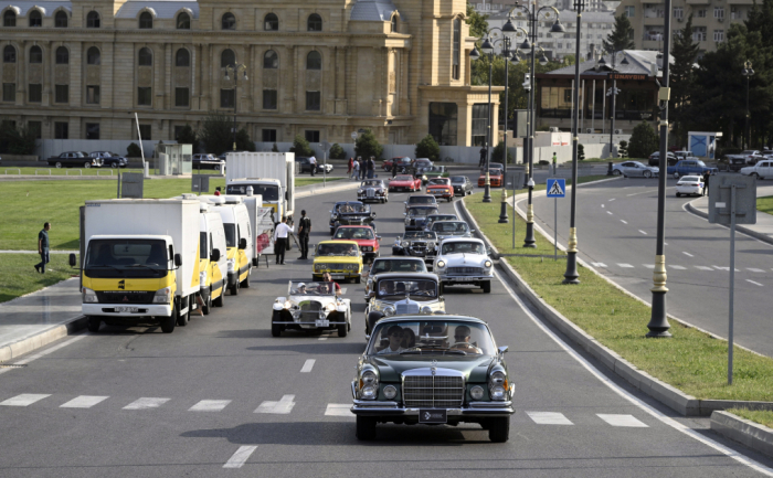 Baku hosts exhibition and parade of classic cars