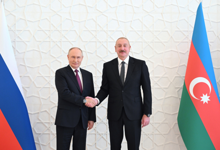   Azerbaijani, Russian Presidents hold phone talks  