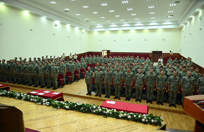   El ejército azerbaiyano finaliza el curso de formación regular para oficiales de reserva  