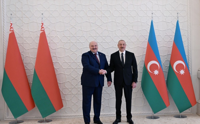  Ilham Aliyev felicitó al Presidente de Bielorrusia 