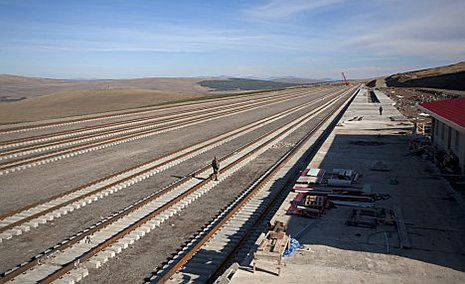 Azerbaiyán y Georgia forman una empresa conjunta para construir el ferrocarril Bakú-Tiflis-Kars