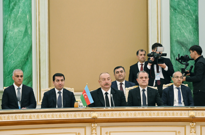  Presidente Ilham Aliyev participa en la reunión de los jefes de Estado de Asia Central y de la República de Azerbaiyán en Astaná 