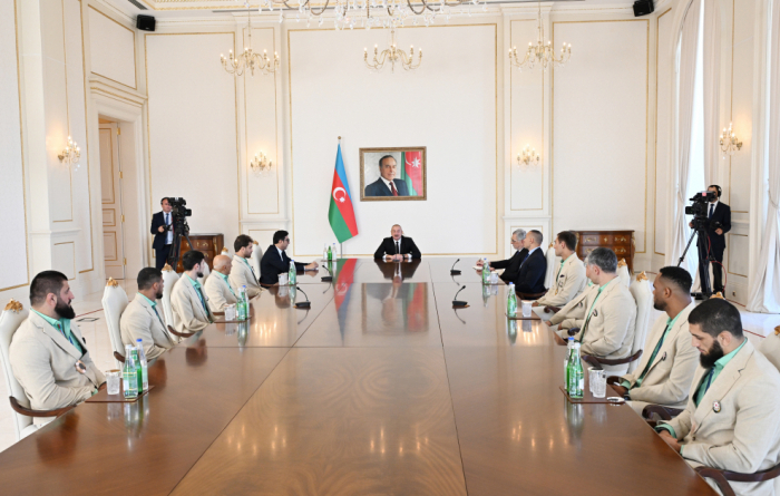  Presidente Ilham Aliyev recibe a los medallistas y entrenadores azerbaiyanos de los Juegos Olímpicos de París 