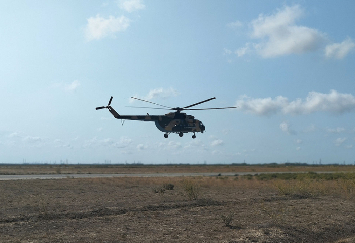  Los helicópteros de la Fuerza Aérea de Azerbaiyán realizan vuelos de entrenamiento 