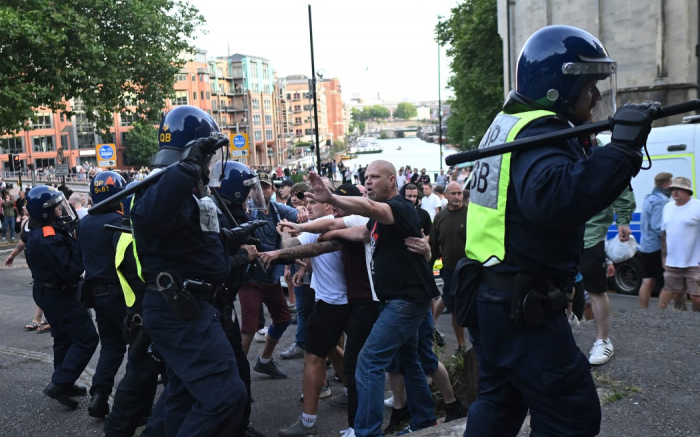 More than 90 arrests after far-right demonstrations turn violent