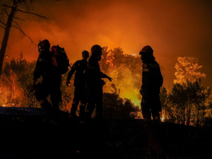 Grèce : Un incendie incontrôlé atteint Athènes, des villes et hôpitaux évacués