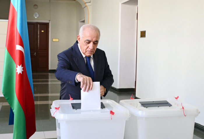 El Primer Ministro de Azerbaiyán votó en el colegio electoral número 2