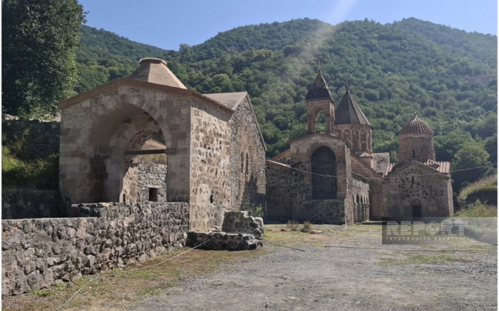   Media reps informed about Armenian vandalism in Khudavang monastery  