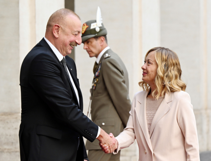 Treffen des Präsidenten Ilham Aliyev mit der Präsidentin des italienischen Ministerrats begann in Rom