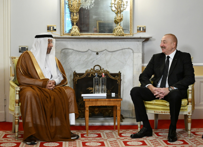   Präsident Ilham Aliyev trifft sich mit dem saudischen Investitionsminister in Cernobbio  