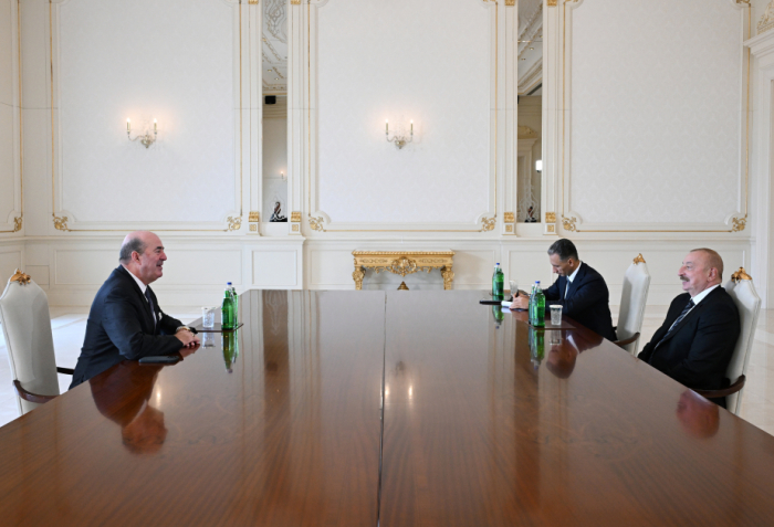  President Ilham Aliyev receives President of Gulfstream Aerospace