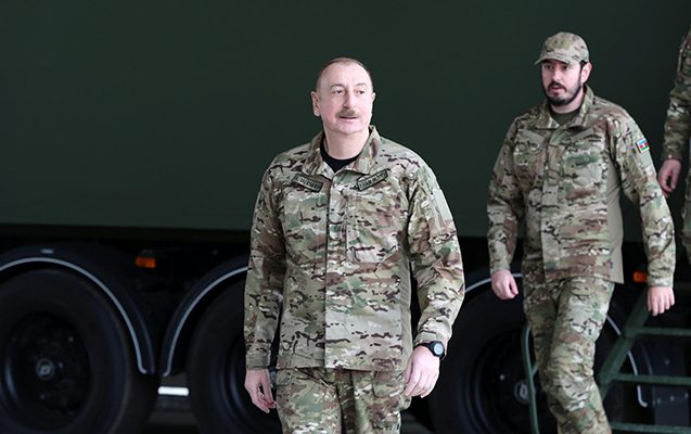 Le président Aliyev inspecte les travaux de restauration dans le village de Kenguerli de la région d’Aghdam