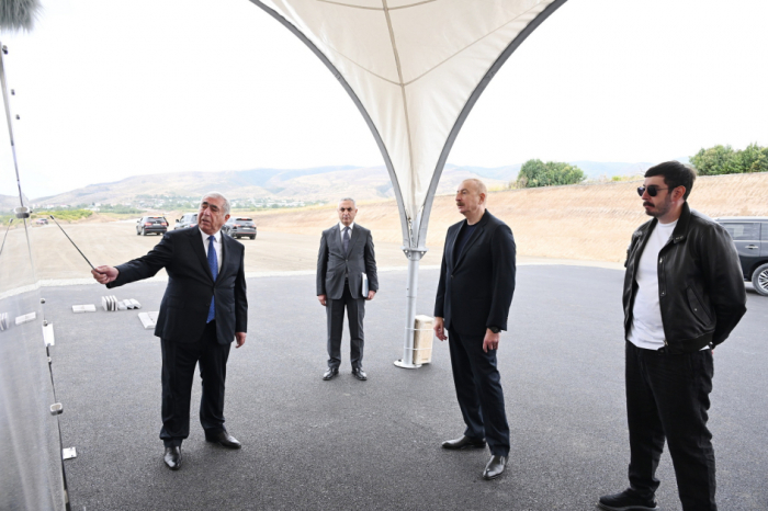 Ilham Aliyev visite le chantier de la route Aghdam-Askéran-Khodjaly-Khankendi