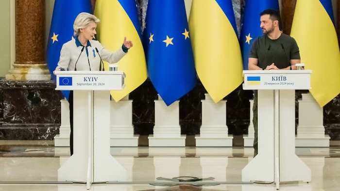   Von der Leyen sagt Ukraine Milliarden-Finanzhilfen zu  