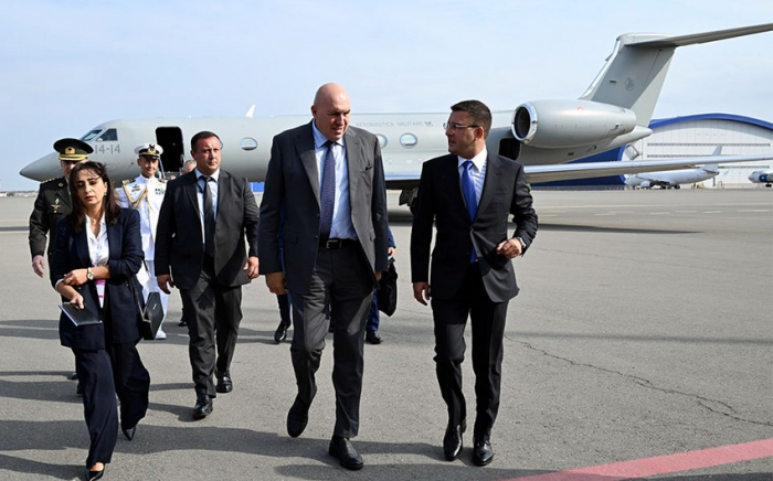 Italian defense minister arrives in Azerbaijan