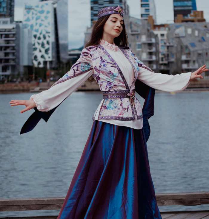 Azerbaijani fashion designer presents her "Kharibulbul" collection in Norway