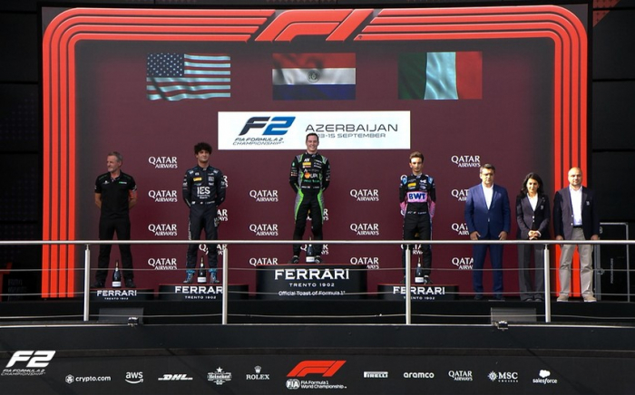    Formula 2:    Sprint yarışının qalibi mükafatlandırılıb