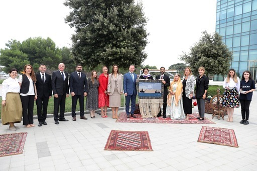 "Əsrin müqaviləsi"nin 30 illiyi münasibətilə hazırlanan xalçalar təqdim olunub -    FOTOLAR   