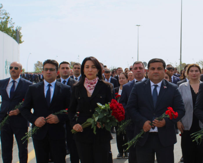 Employees of Ombudsman’s Office pay tribute to Azerbaijani martyrs