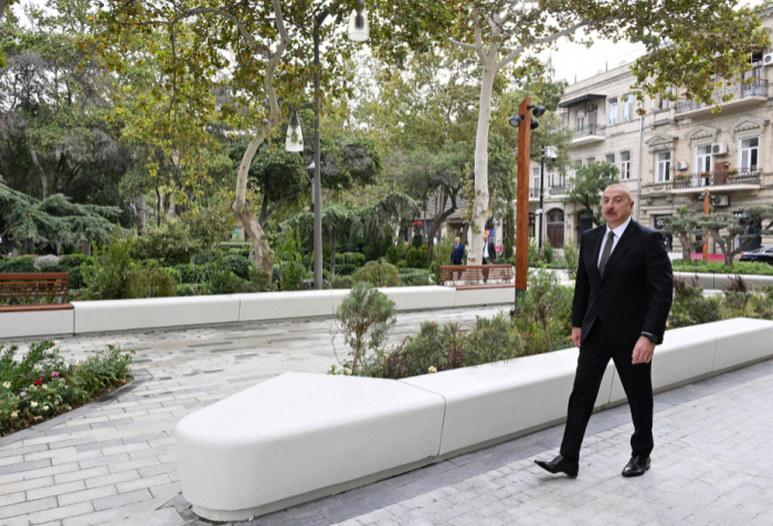 Le président Aliyev visite le jardin « Khagani » et ses environs après des travaux d’amélioration