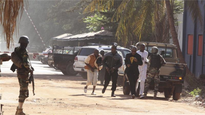 Mali: tirs et explosions à Bamako après l’attaque terroriste contre un camp militaire