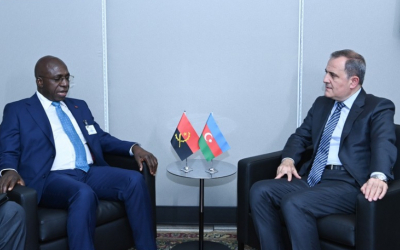  El Ministro de Exteriores de Azerbaiyán discutió con su colega de Angola la interacción en el marco del MNOAL 