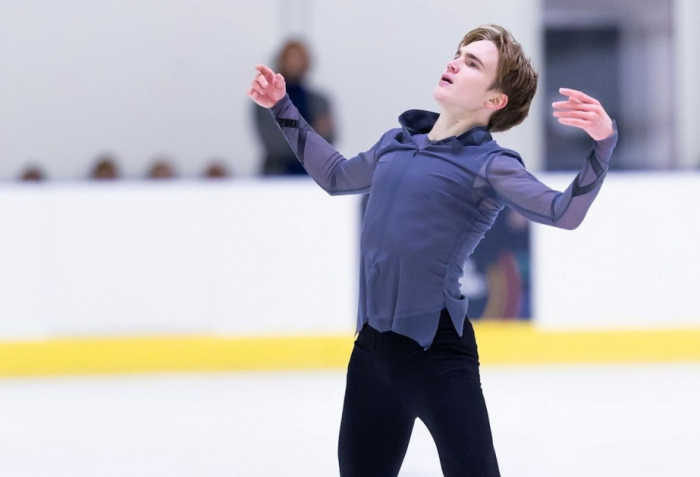 El patinador de Azerbaiyán gana la medalla de plata en el torneo internacional