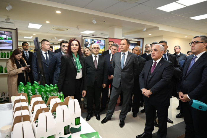 Le Premier ministre azerbaïdjanais visite la Maison de commerce d’Azerbaïdjan à Minsk